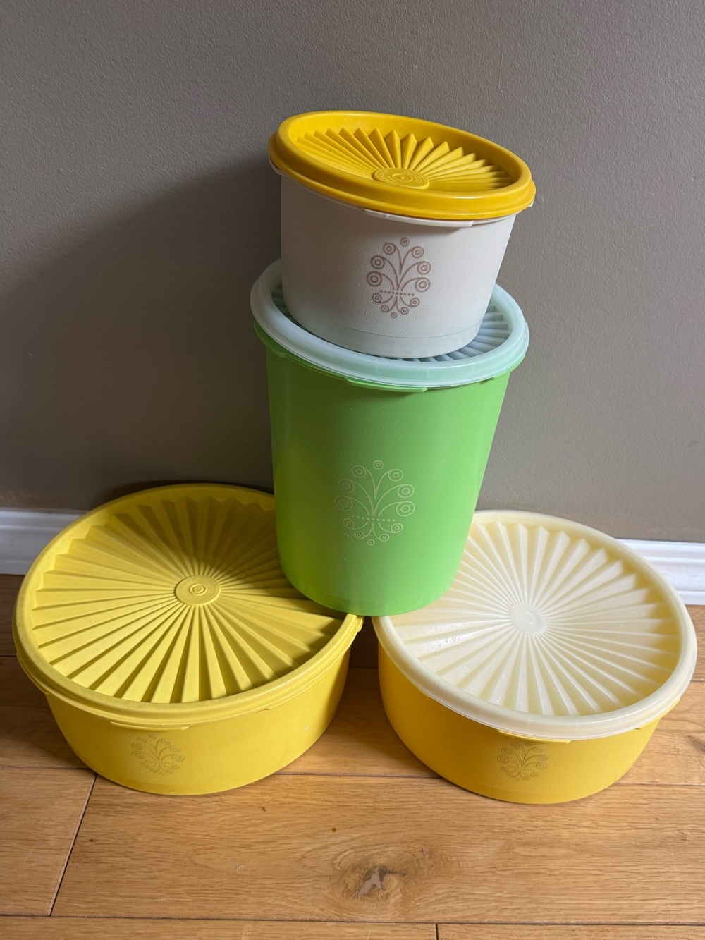 ☀️Vintage Tupperware 4 Piece Set - 1970’s☀️